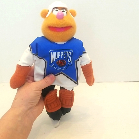 Vintage 1995 McDonald's The Muppets NHL Goalie Fozzie Plush Toy - Picture 2 of 7